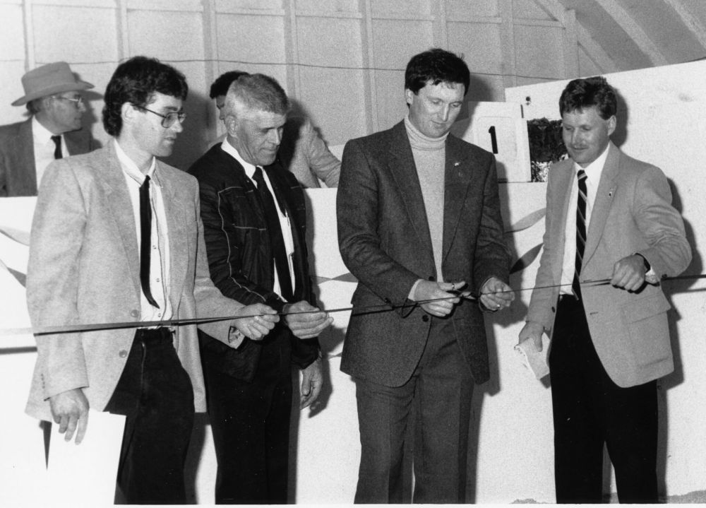 WES KEATING / THE CARILLON
Dairy politics was certainly well represented when Richard Peters and Art Peters, who was a national director of Holstein Canada, held the ribbon for the official opening of the Hanson Sales barn in 1989. Cutting the ribbon was Ray Laing, president of the Eastern Manitoba Holstein Club and assisting at the ceremony was Georges Gobin, president of Manitoba Holstein.