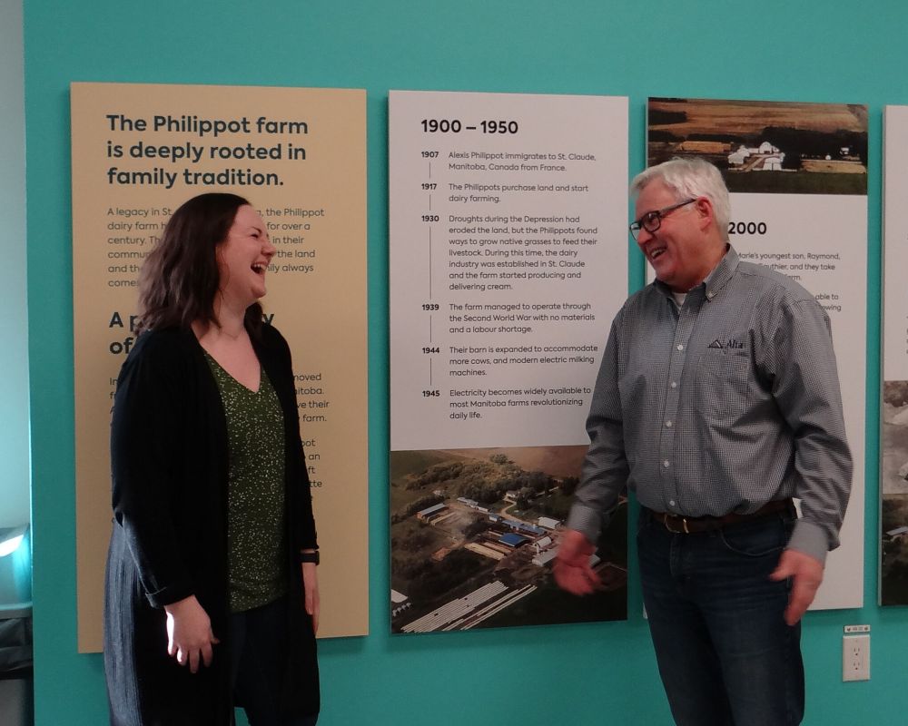WES KEATING / THE CARILLON
Art Peters enjoys a laugh with Bruce D. Campbell Farm and Food Discovery Centre Manager Kristen Matywchuk during a visit to the Manitoba Dairy Farmers newly renovated display.