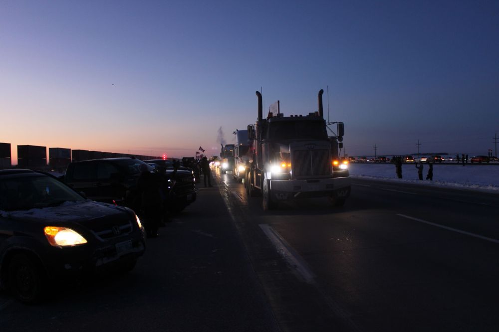 GREG VANDERMEULEN / THE CARILLON
The sun was setting as the convoy rolled past the Centre of Canada on Tuesday.