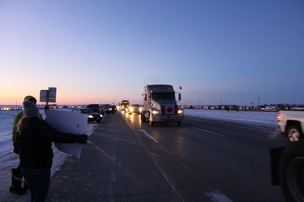 GREG VANDERMEULEN / THE CARILLON
Supporters lined service roads, bridges and the Trans-Canada Highway.