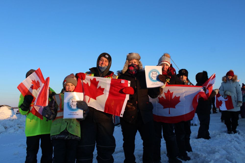GREG VANDERMEULEN / THE CARILLON
Supporters were on hand for hours prior to the convoy's arrival.