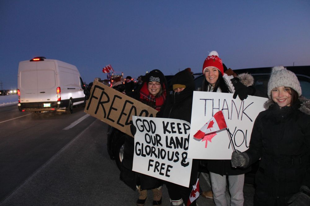 GREG VANDERMEULEN / THE CARILLON
It was a festive atmosphere despite the frigid conditions as well-wishers showed their support.