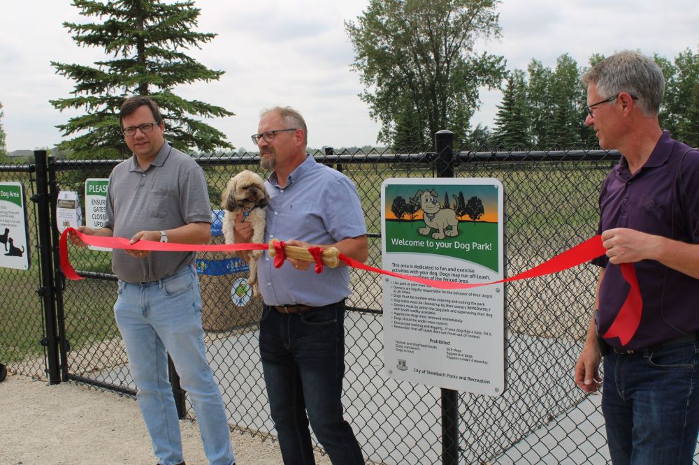 GREG VANDERMEULEN / THE CARILLON
Cutting the ribbon to officially open the dog park was Steinbach Coun. Michael Zwaagstra, Mayor Earl Funk and manager of parks and recreation, Russ Dyck.