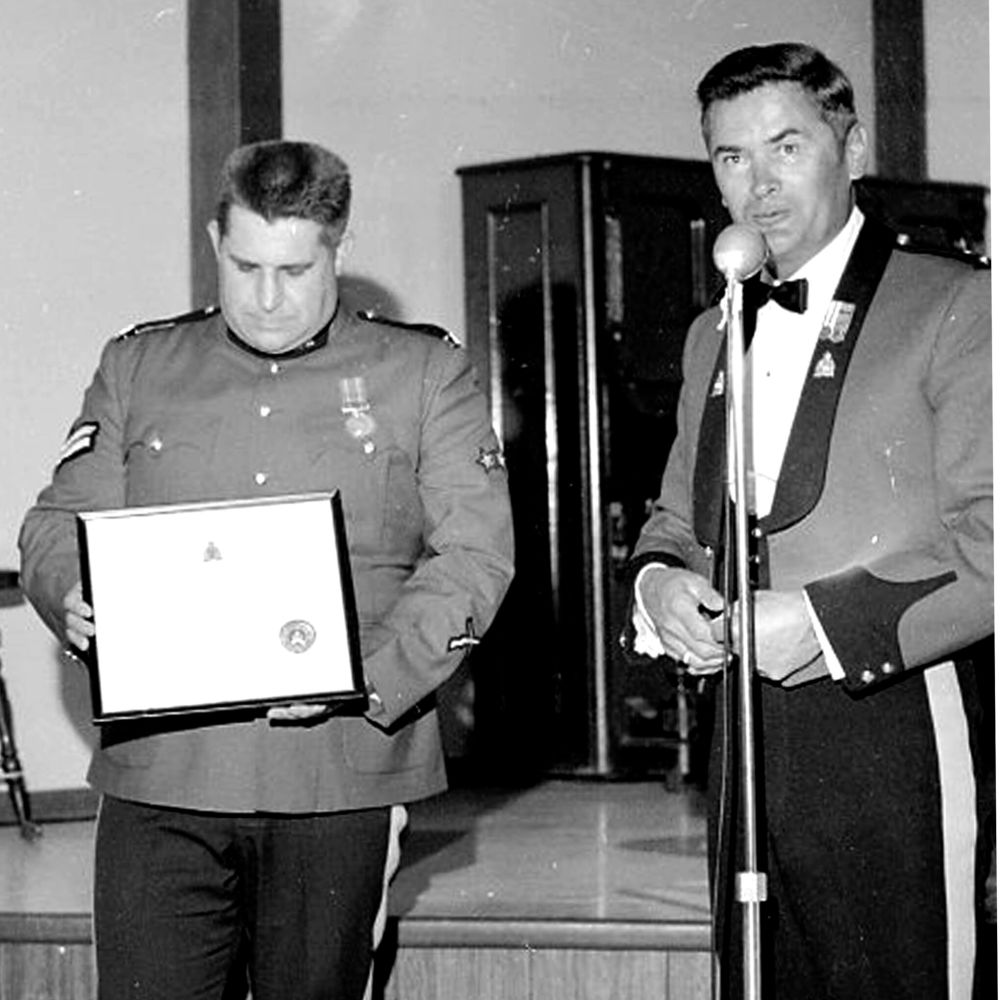 CARILLON ARCHIVES
Cpl. Keith Duncan receives a long-service medal and certificate from Winnipeg subdivision commander Supt. R.E. Kaiser.