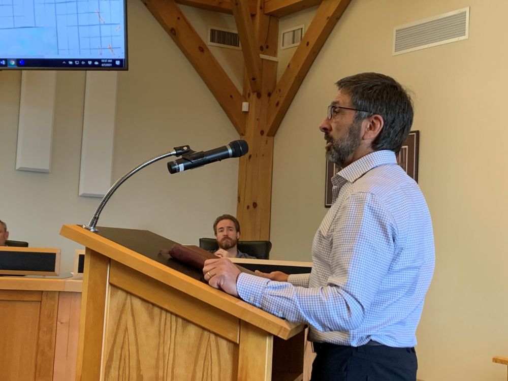 Jordan Ross / The Carillon
Gord Lee, a partner at Gagne Gravel Co. Ltd. and president and CEO of Nelson River Construction, addresses council during the public hearing as Jeremy Neufeld, manager of planning for the RM of Hanover, looks on.