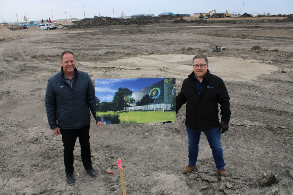 Greg Vandermeulen / The Carillon
HyLife Vice President of Infrastructure and Environmental Affairs Kevin Barkman and CEO and President Grant Lazaruk hold an image of their planned head office while on site at Millbrook Market.