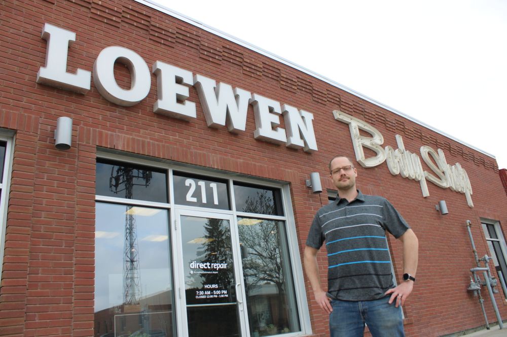 GREG VANDERMEULEN / THE CARILLON
Loewen Body Shop General Manager Jesse Loewen said after 63 years of serving customers in Steinbach, they deserve to sit down and negotiate with MPI.