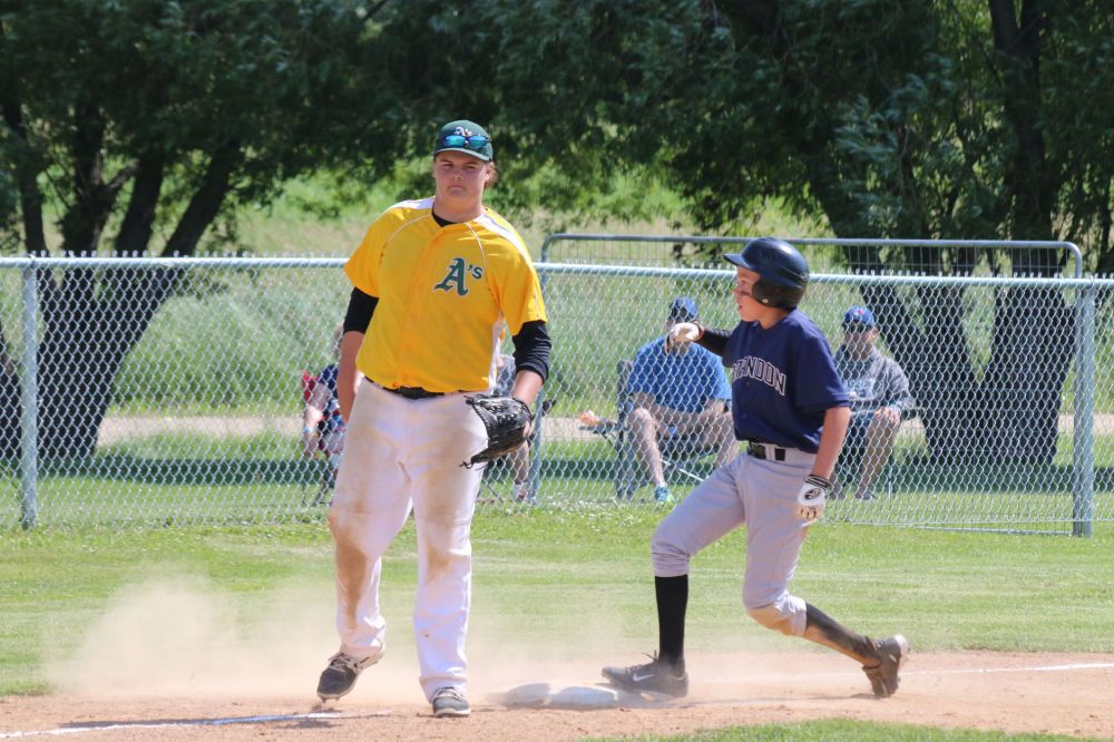 TERRY FREY/ THE CARILLON
The La Broquerie A's are representing Manitoba at the Western Canadian Bantam 'AA' Baseball Championships in Kamloops, B.C., this weekend.