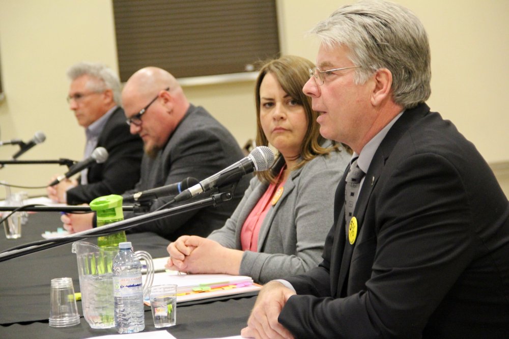 IAN FROESE | THE CARILLON
David Sutherland of the Manitoba Party speaks during the Dawson Trail candidates forum held Tuesday night in Ile des Chenes.
