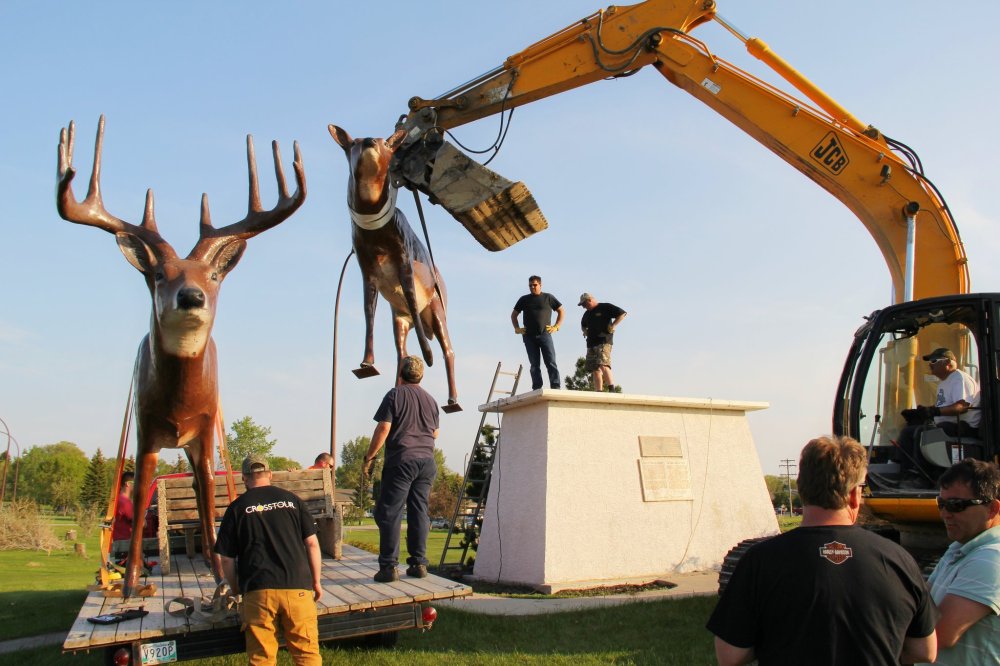 IAN FROESE | CARILLON ARCHIVES
St Malo’s deer statues are moved in 2015.