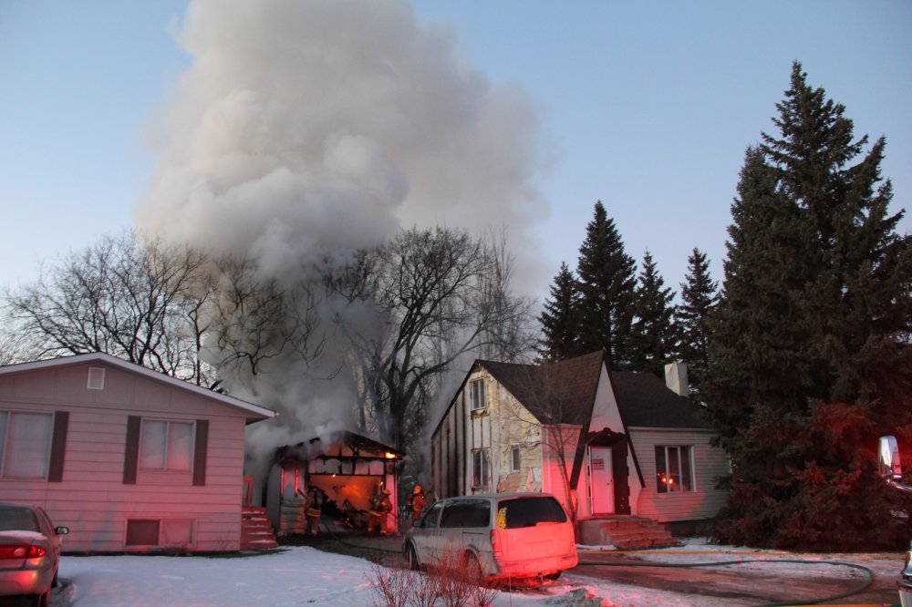 IAN FROESE | THE CARILLON
Smoke hangs over a Reimer Avenue home where a garage caught on fire.
