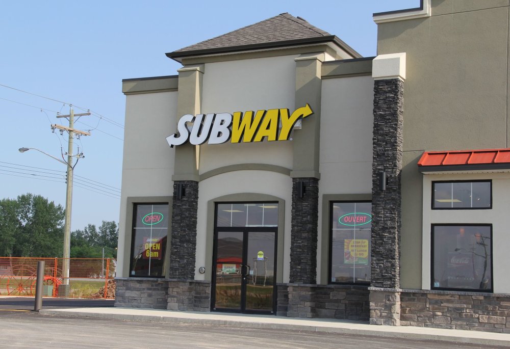 IAN FROESE | THE CARILLON
The Subway in Ile des Chenes is now open for business in the first of what's expected to be three strip malls completed in the community's west end.