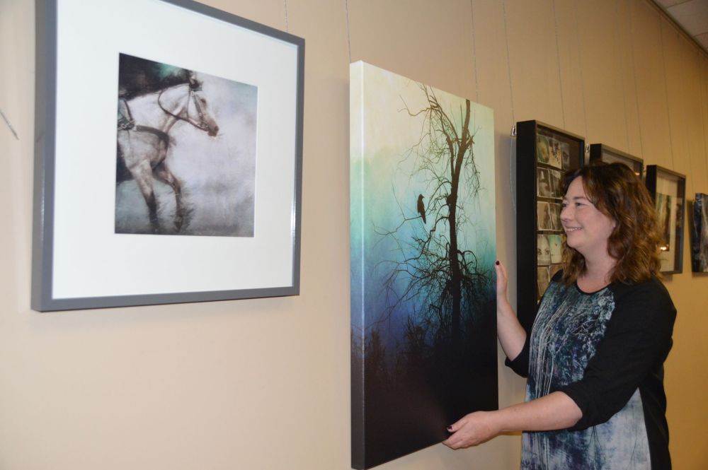 DAVE BAXTER | THE CARILLON
Mandy Giesbrecht of Grunthal, seen here hanging her artwork at the Steinbach Cultural Arts Centre, is this year’s featured artist in the Expressions: Recovery Through Creative Expression art show.