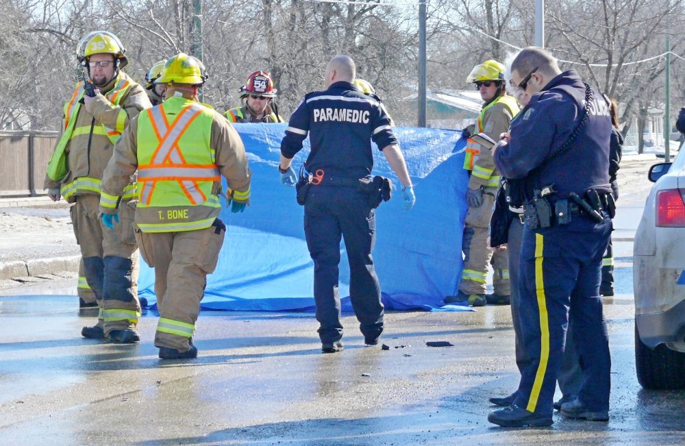 GRANT BURR | THE CARILLON
Emergency crews responded to an accident at the intersection of Southwood Drive and Main Street in Steinbach on Monday morning.