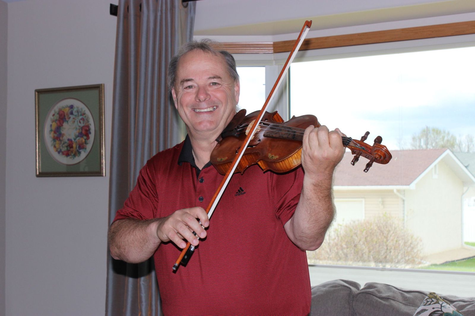 Musician joins fiddling wall of fame – The Carillon