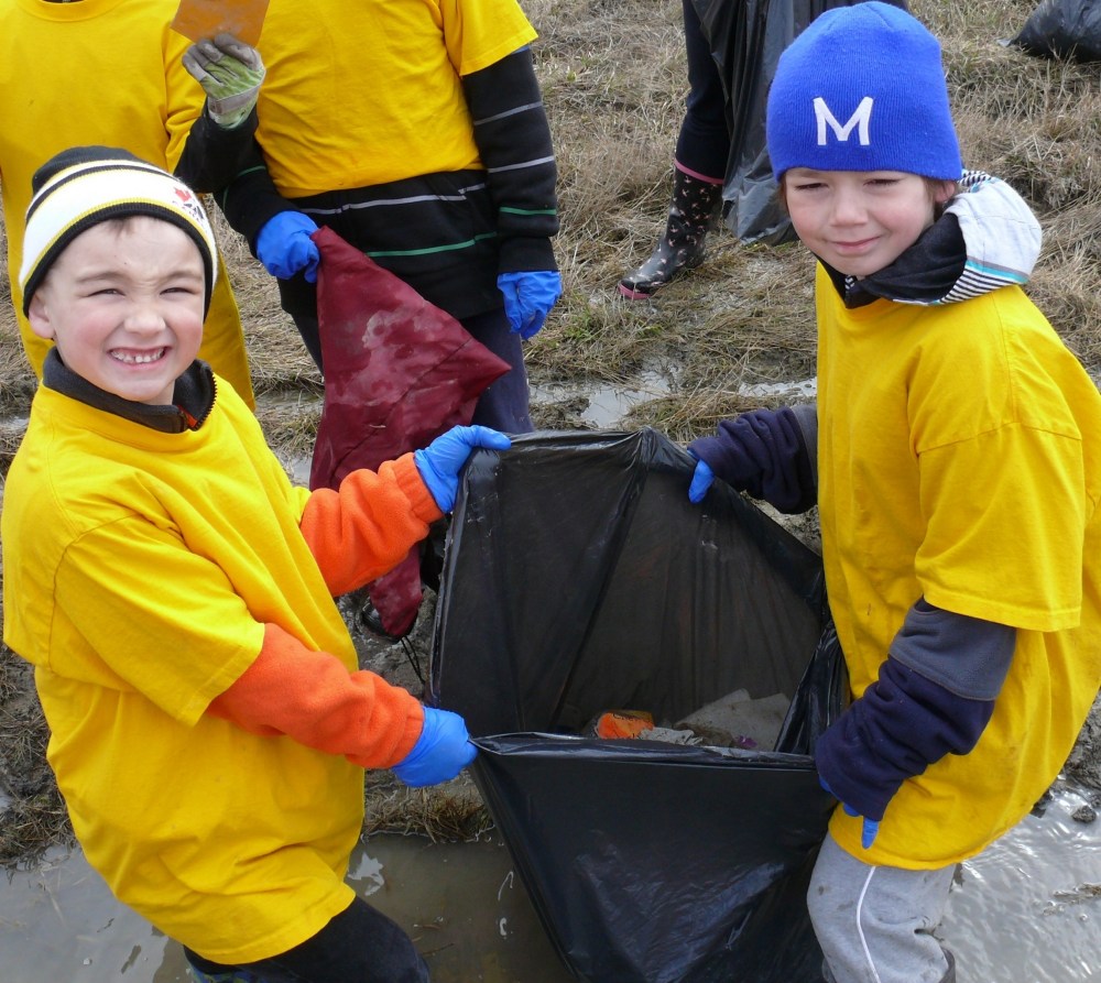 Record breaking garbage pick up – The Carillon