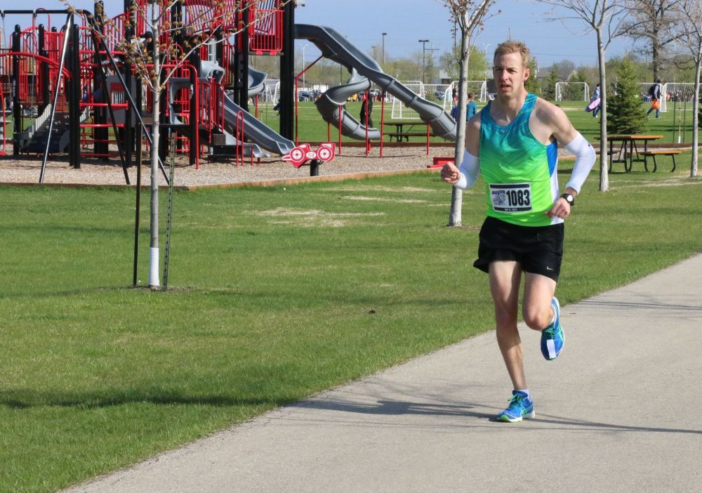 GRANT BURR | THE CARILLON
Brian Walker of Winnipeg set the pace in the quarter marathon event, finishing in top spot with a time of 35:07.