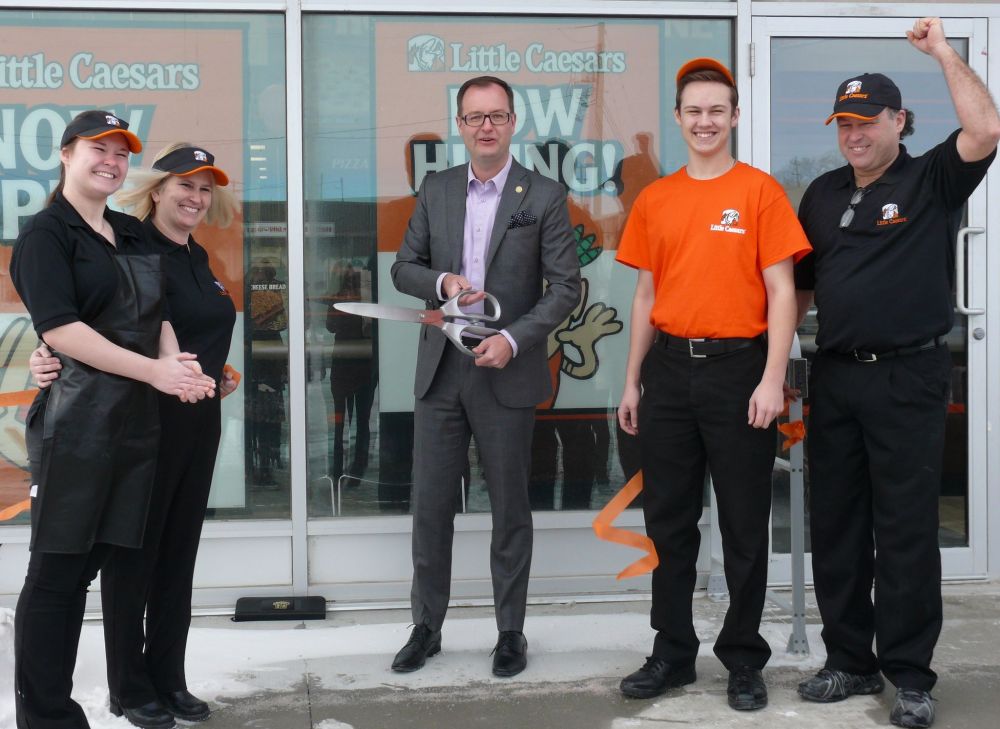ADRIANA MINGO | THE CARILLON
Mayor Chris Goerzten joined owners Irene and Scott Cook and their children Kianna (general manager) and Kyle Cook (supervisor) at Little Caesars for a ribbon cutting ceremony during their grand opening Tuesday morning.