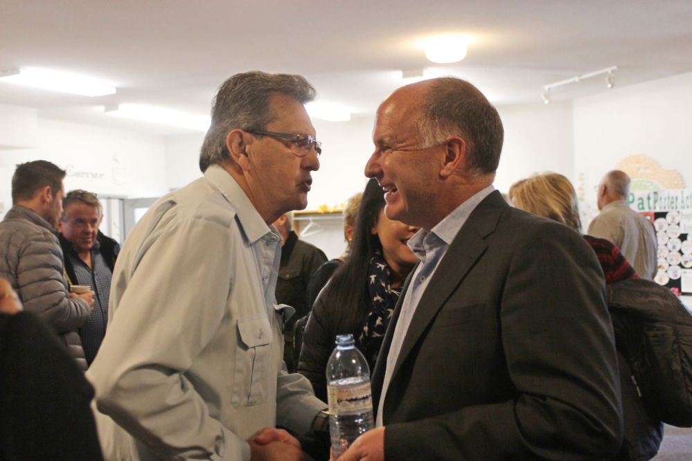 GRANT BURR | THE CARILLON
Pat Porter Centre president Doug Enns shakes hands with mayoral candidate Paul Neustaedter after a Wednesday announcement. On Friday, Neustaedter said he will fulfill his $13,000 commitment to the Pat Porter Centre by taking the funds out of his salary as mayor.