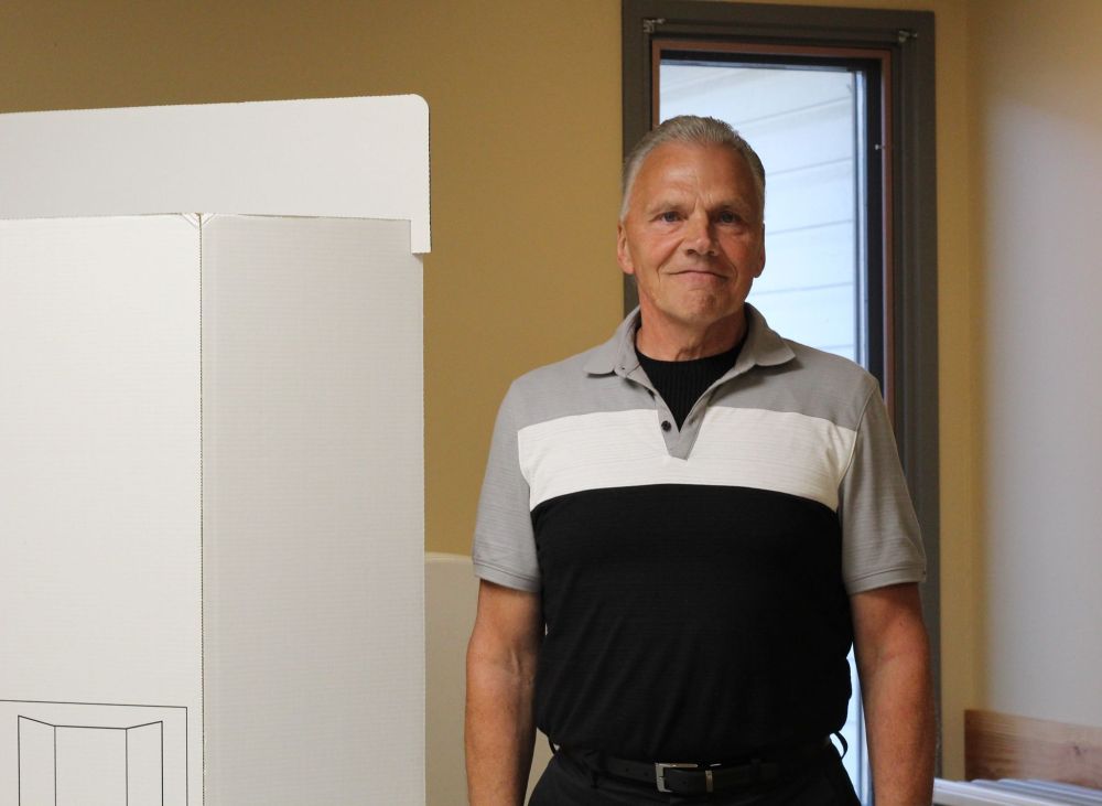 KAITLYN KOZARCHUK | THE CARILLON
Wayne Sturby stands next the voting booth at the Pat Porter Active Living Centre last Thursday, where local members of the People's Party of Canada chose from among three candidates.
