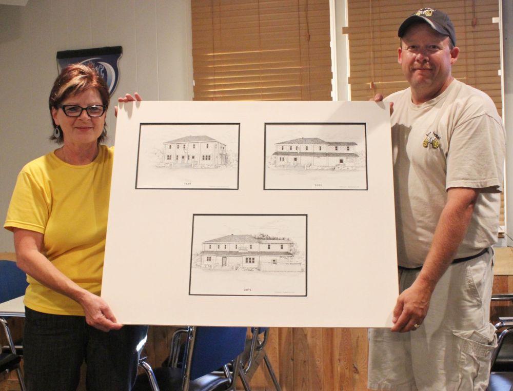 ADRIANA MINGO | THE CARILLON
Vita Hotel owners Shirley Mistelbacher and William Smith hold an artist’s drawing of what the hotel looked like in 1936, 2001 and 2015. The pair had the commissioned the drawing based on old photos in celebration of the Vita Hotel’s 80th anniversary.
