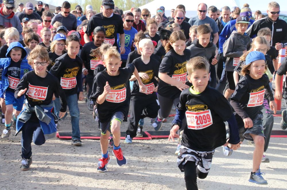 GRANT BURR | THE CARILLON
Participants in the Let's Run 2km Kids Run bolt from the starting line at the start of Saturday's race.