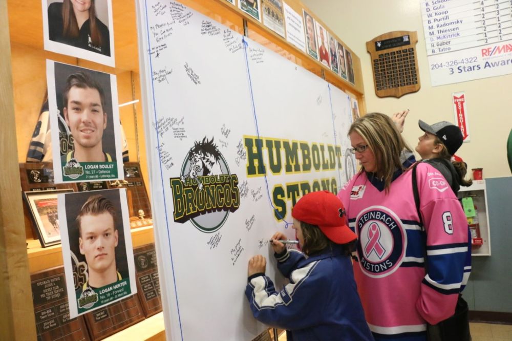 Terry Frey/Carillon archives
When the MJHL finals resumed in Steinbach, more than a week after the crash, fans could sign a message of condolence to the Broncos at the arena.