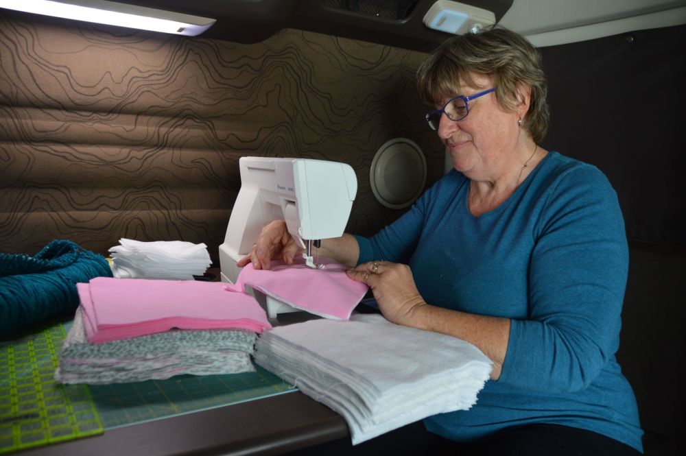 DAVE BAXTER | THE CARILLON
Shirley Penner, a long-haul semi-truck driver for Steinbach-based Penner International Inc. has transformed the living area in her truck into her very own quilting and sewing station on wheels.