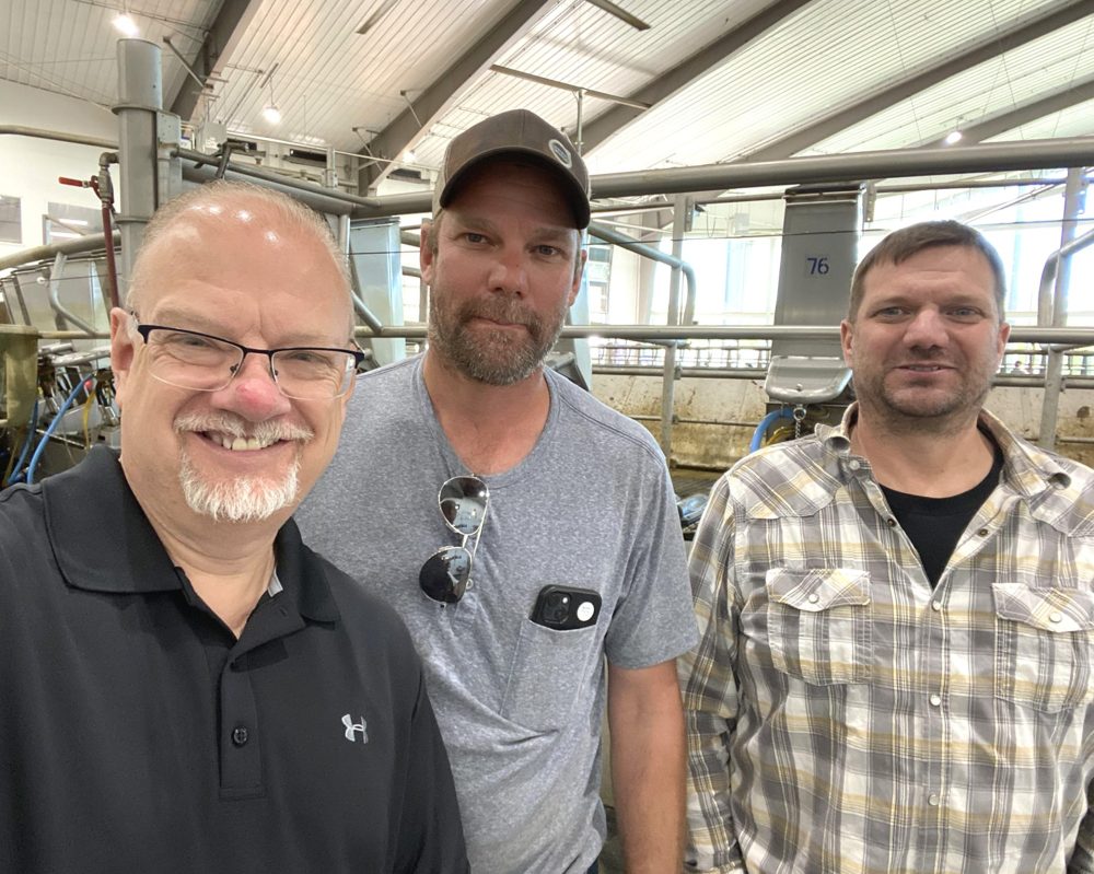 SUBMITTED PHOTO
MLA Kelvin Goertzen congratulates Ellory and Emery Penner on their amazing new facility during an Open House at Pennwood Dairy in June.