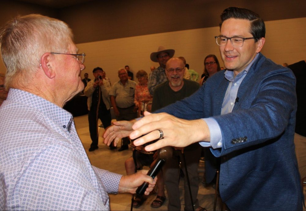 GREG VANDERMEULEN THE CARILLON
Conservative leadership candidate Pierre Poilievre comes in for a hug from Senator Don Plett as he prepares to speak at a Morris campaign rally last Friday.