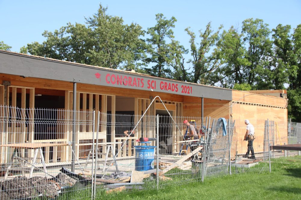 JURA MCILRAITH / THE CARILLON
Construction workers rebuild the exterior walls of Springfield Collegiate Institute. The school’s $6.6 million renovation has been on the go since the spring.