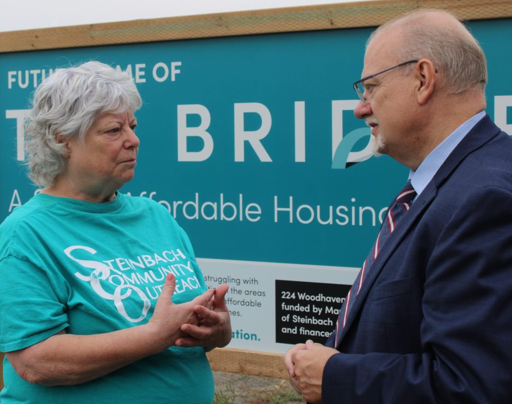 GREG VANDERMEULEN THE CARILLON
Steinbach Community Outreach Executive Director Irene Kroeker shares a few words with Steinbach MLA Kelvin Goertzen.