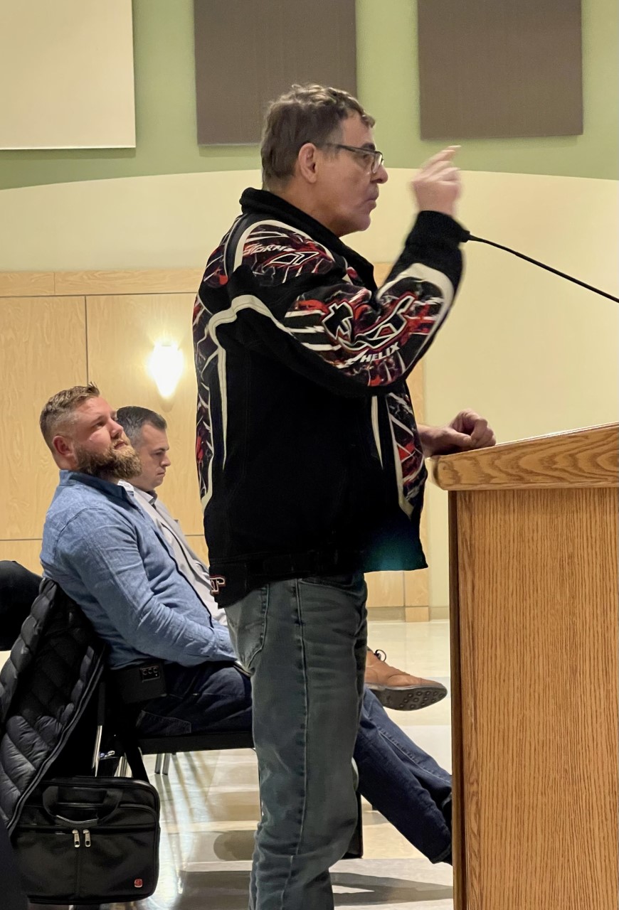 LORI PENNER THE CARILLON
Trailer park resident John Sawatzky addresses council, as developers Alex Kube and Owen Reimer look on.
