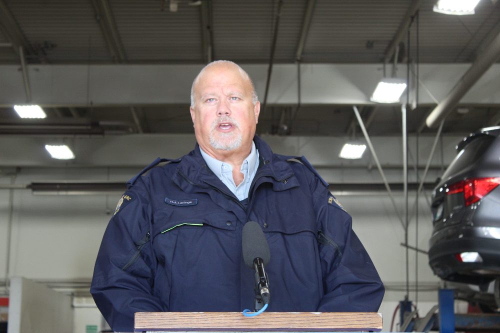 JORDAN ROSS CARILLON ARCHIVES
Steinbach RCMP Staff Sgt. Harold Laninga, who retires this week, speaks at a press conference at Harvest Honda on Oct. 7, 2022.