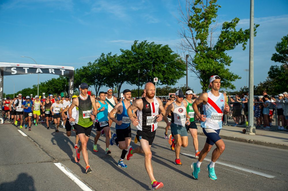 ETHAN CAIRNS / WINNIPEG FREE PRESS
The Manitoba Marathon starts on University Crst. in Winnipeg, Manatoba on Sunday June, 19, 2022