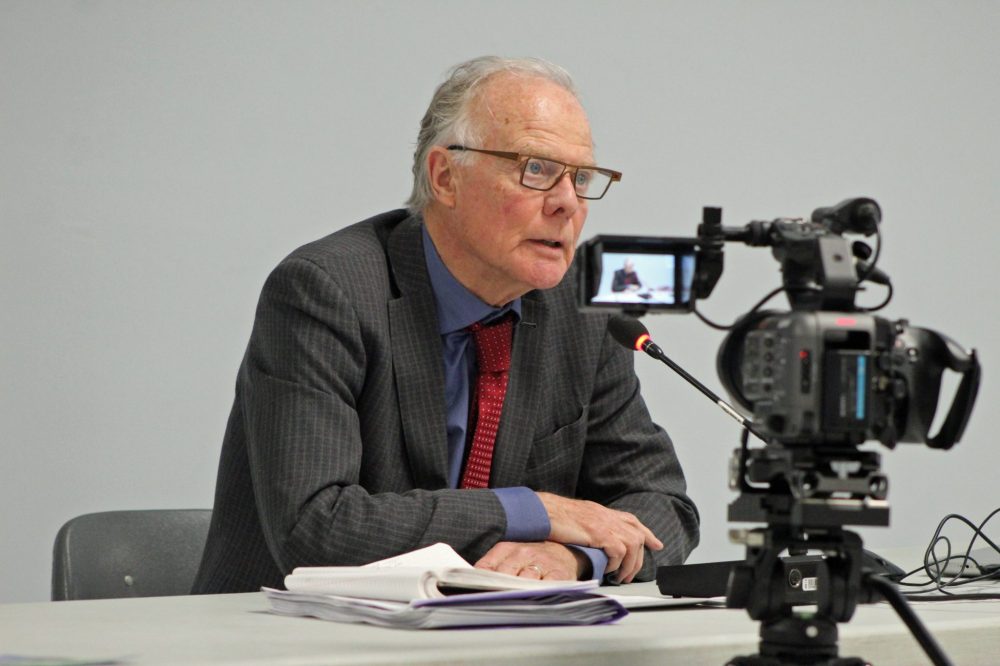 JORDAN ROSS THE CARILLON
Liberal MLA Jon Gerrard addresses the Manitoba Clean Environment Commission during a March 11 public hearing in the Anola Community Club.