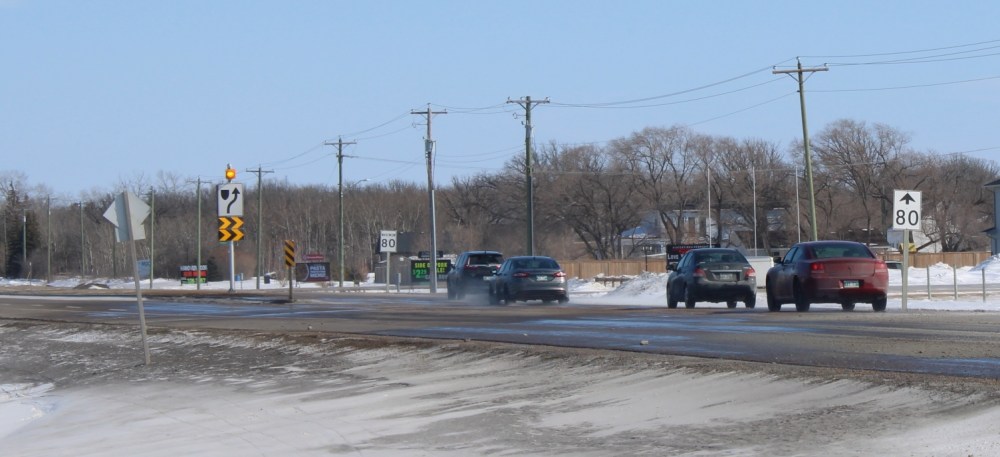 GREG VANDERMEULEN THE CARILLON
Currently motorists on Highway 52 encounter twinned highway from Mitchell to Steinbach. The five-year plan announced by the province projects twinning to take place from Mitchell to Highway 59 and up Highway 59 to the current twinned section.