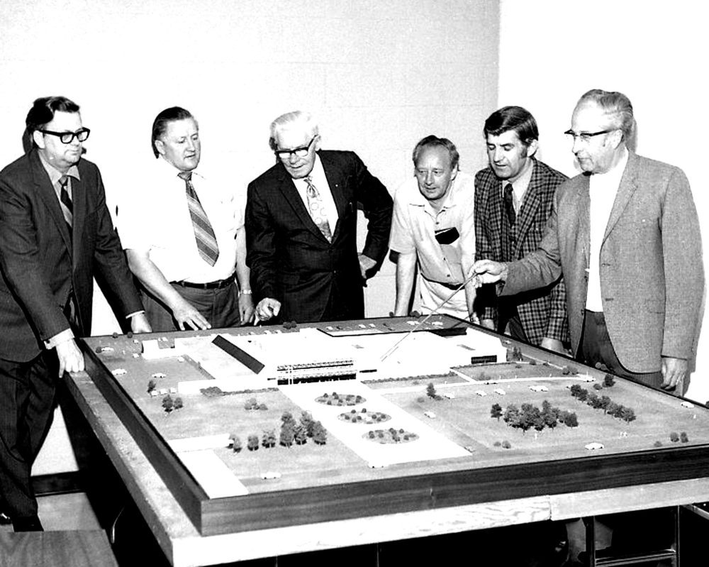 CARILLON ARCHIVES
Assistant-superintendent E.A. Friesen points out highlights of the new regional secondary school yet to be built in Steinbach. The scale model was unveiled at Hanover School Division offices in front of construction committee chair George T. Penner, board chair Abe G. Penner, superintendent J.J. Peters and construction committee members Albert Loewen and Dr. Paul Peters. The model went on to be displayed publicly at the Steinbach Credit Union.
