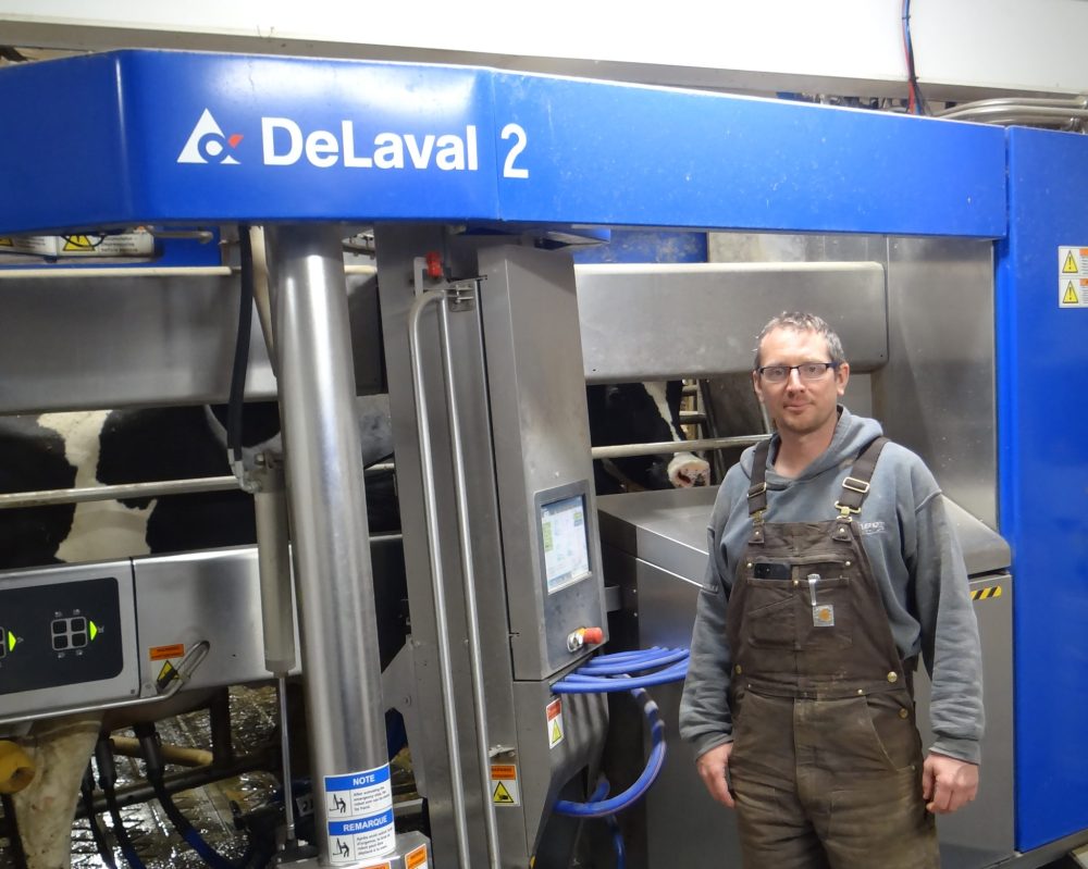 WES KEATING THE CARILLON
Skyline Dairy herdsman with one of the latest models of DeLaval robots installed at Grunthal in the spring of 2022.