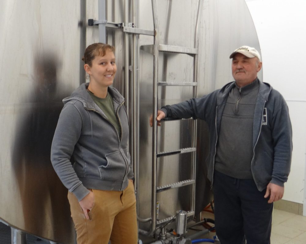 WES KEATING THE CARILLON
Assistant herd manager Alena Kannengieser with Johann Priebe in the milkhouse at Skyline Dairy.
