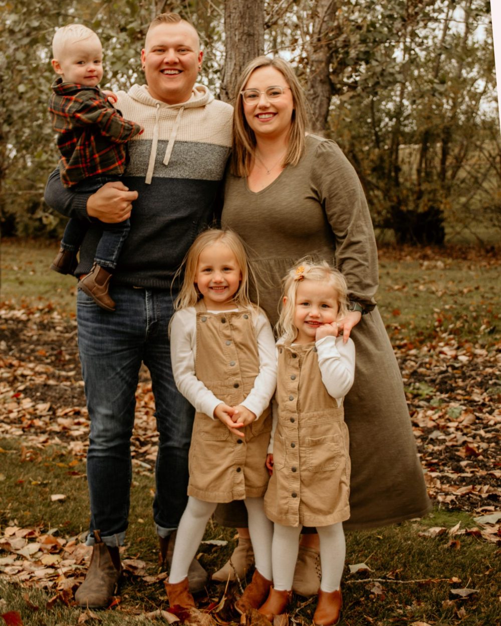 SUPPLIED
Manitoba’s Outstanding Farmers for 2023 are Harley and Brooklyn Siemens, who posed for this family photo with their children TaNeille, Sayer, and Beckett.
