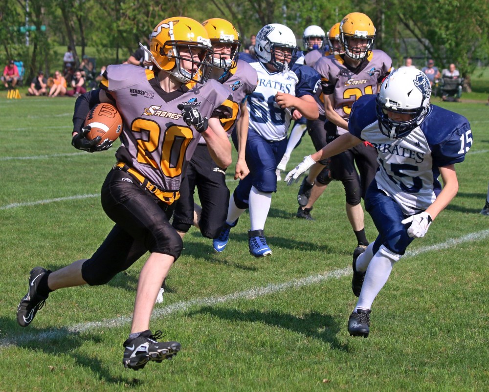 Juddah Wohlgemuth returns an interception during the SRSS junior varsity game against Grant Park. (Cassidy Dankochik The Carillon)