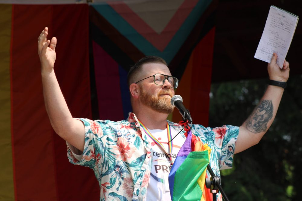 (double-click to edit)
GREG VANDERMEULEN THE CARILLON
Proponents of Our Own Health Centre, a Winnipeg based clinic that offers care to the 2SLGBTQ+ community were part of the estimated 800 people taking part in the Steinbach Pride March on Sunday.
GREG VANDERMEULEN THE CARILLON
Steinbach Pride Chair Chris Plett challenged those in attendance to support the community.