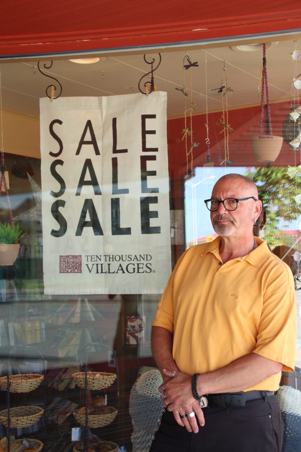 JURA MCILRAITH THE CARILLON
Dave Thiessen stands outside the soon-to-be-closed Ten Thousand Villages location on Steinbach’s Main Street. He says the agreement between Ten Thousand Villages and the Mennonite Central Committee was not workable anymore, resulting in the store’s closure.