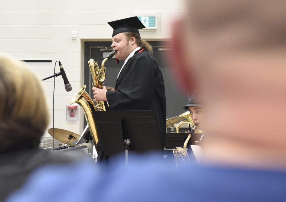 SVJETLANA MLINAREVIC The Carillon
Niverville High School graduate Ryder Lewis played a saxaphone solo during his high school graduation ceremony June 28, 2023.