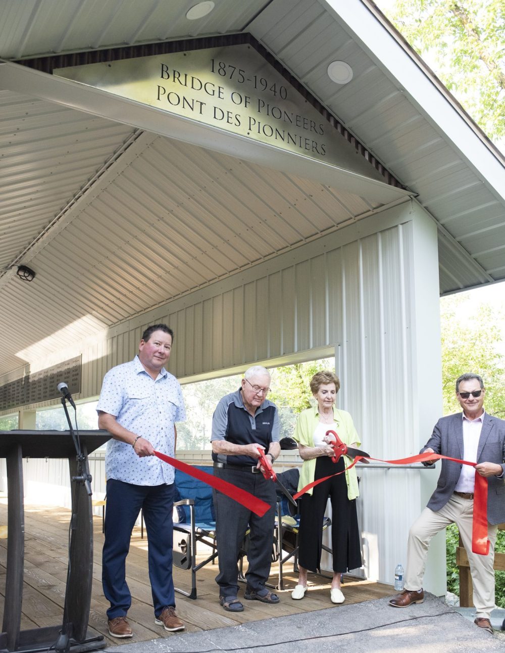 SVJETLANA MLINAREVIC The Carillon
Russ and Edna Edwards cut the red ribbon opening the Bridge of Pioneers Aug. 17, 2023 in La Broquerie. Holding the ribbon is Reeve Ivan Normandeau (left) and Coun. Laurent Tétrault.