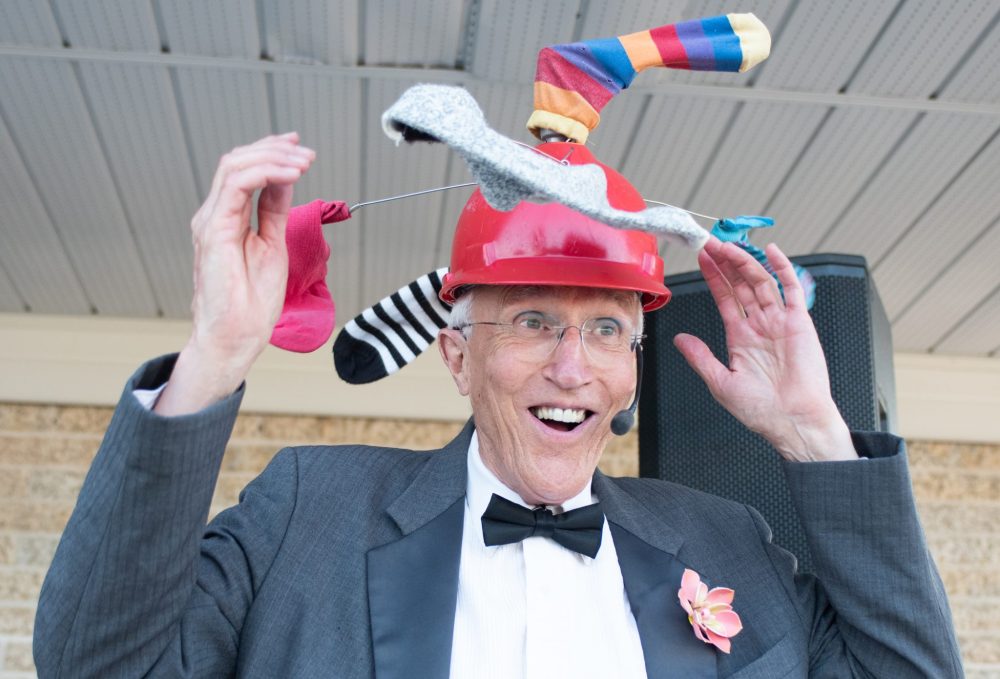 SVJETLANA MLINAREVIC The Carillon
Entertainer Al Simmons performs during the RM of Springfield's 150th Anniversary on Sept. 1. The RM is the oldest rural municipality in Manitoba.