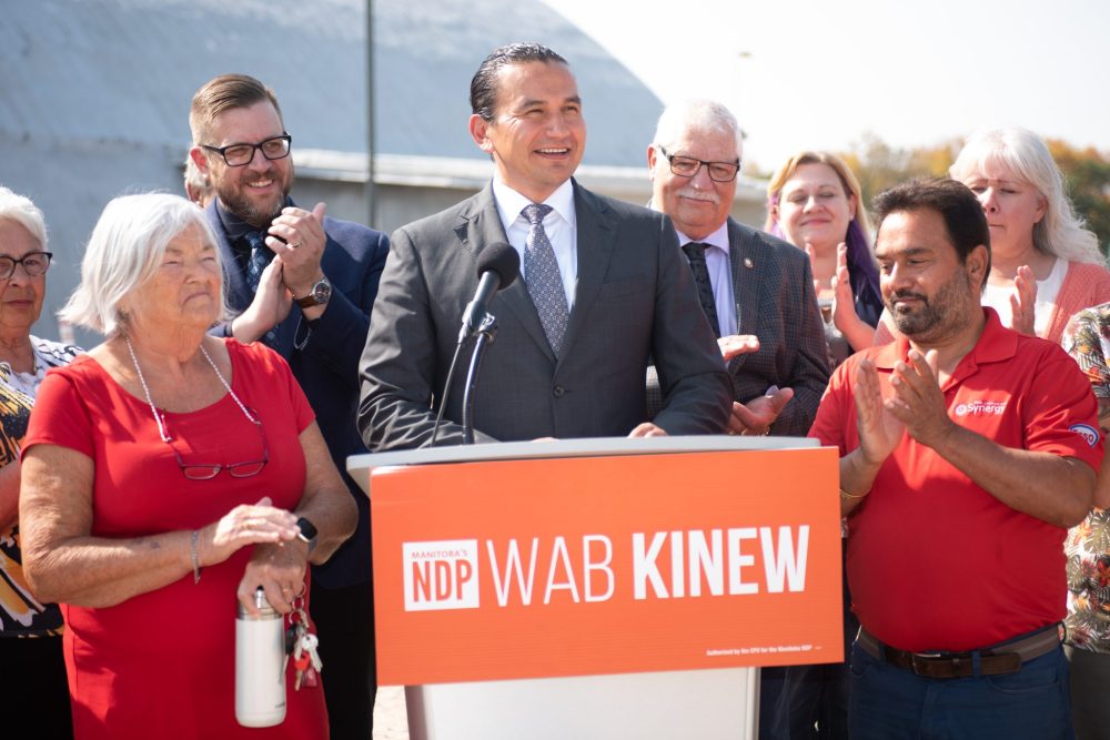 SVJETLANA MLINAREVIC The Carillon
NDP leader Wab Kinew visited Lorette during the campaign to announce a $5 million investment in the RM of Tache’s recreation complex. Kinew also visited the Town of Ste Anne where he spoke to seniors about health care.
