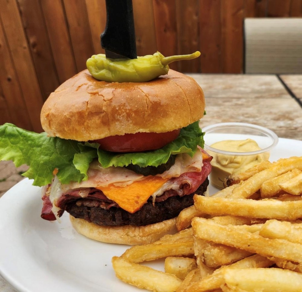 Hespeler's Cookhouse & Tavern (Niverville) - Ultimate Deli Stack