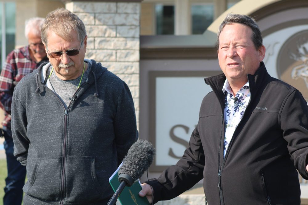 GREG VANDERMEULEN THE CARILLON
RM of Springfield councillors Andy Kuczynski and Mark Miller announced the results of their referendum on Tuesday in front of about 50 supporters outside the municipal office in Oakbank.